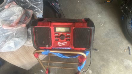 Milwaukee job site radio
