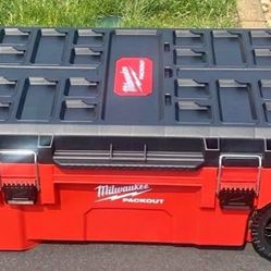 Milwaukee 38inch Rolling Chest