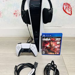 PlayStation 5 - Disc Version - 825GB , Bonus 1 Game , 1 Headset ( Used Very New )
