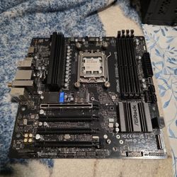 Asus B650M-C Motherboard With Ryzen 7 7700x CPU