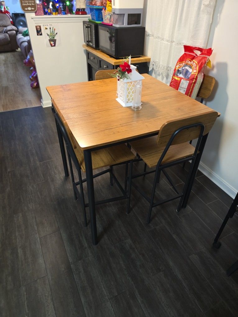 Table With 4 Chairs