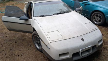 Parting Out 1987 Pontiac Fiero GT