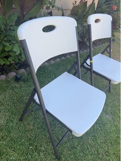 HDX Plastic Folding Chairs - Set of 2 (Like New)