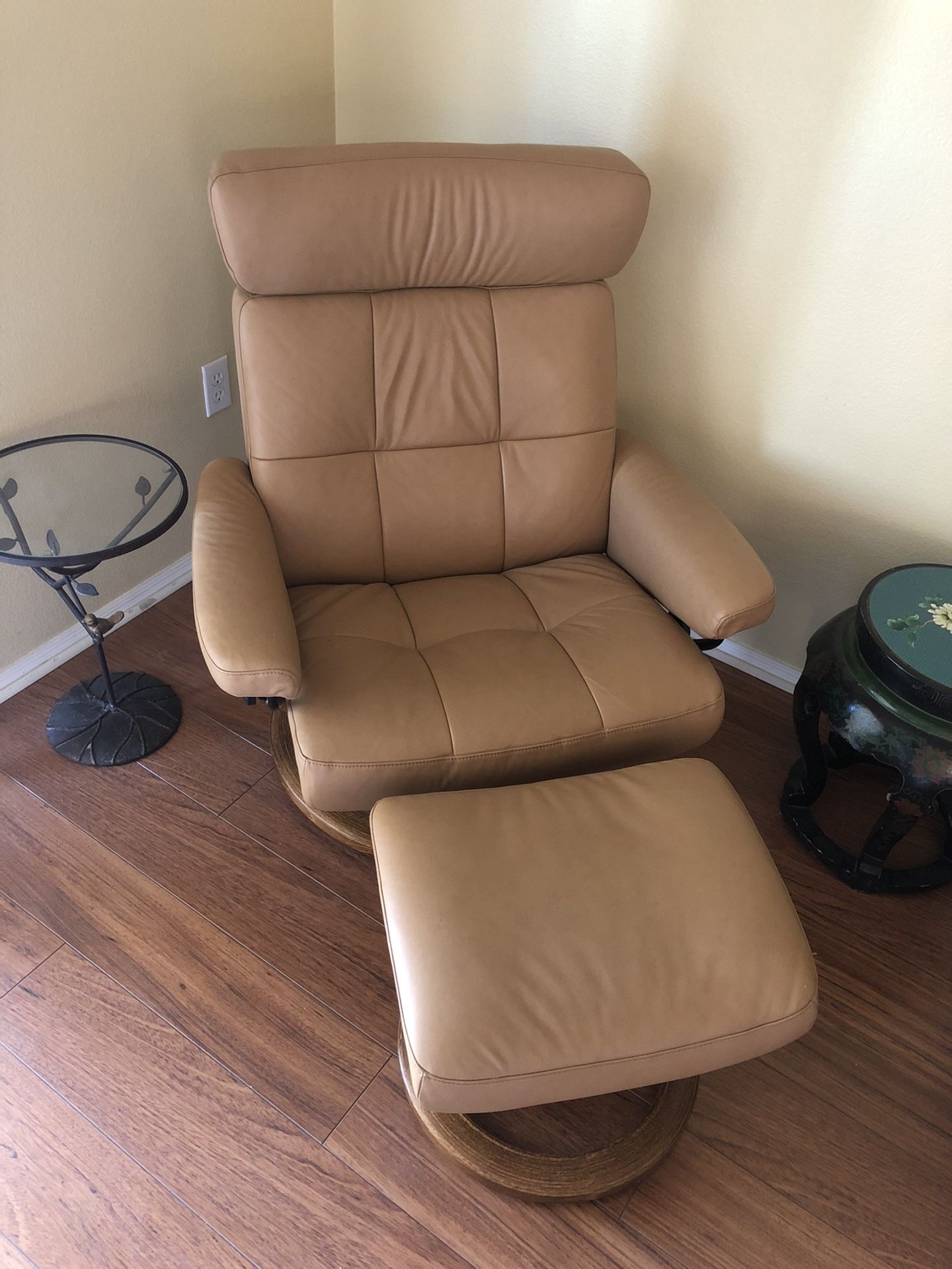 Ekornes “Stressless” Leather Chair and Ottoman. 300 Size large . Origi for Sale in Henderson