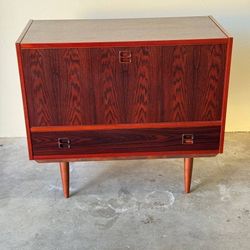 Danish Modern Rosewood Sideboard – 1960s Mid Century Modern Cabinet Bar