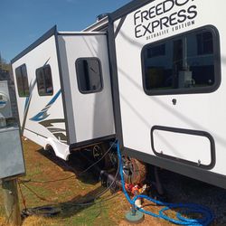 2021 Freedom Express RV