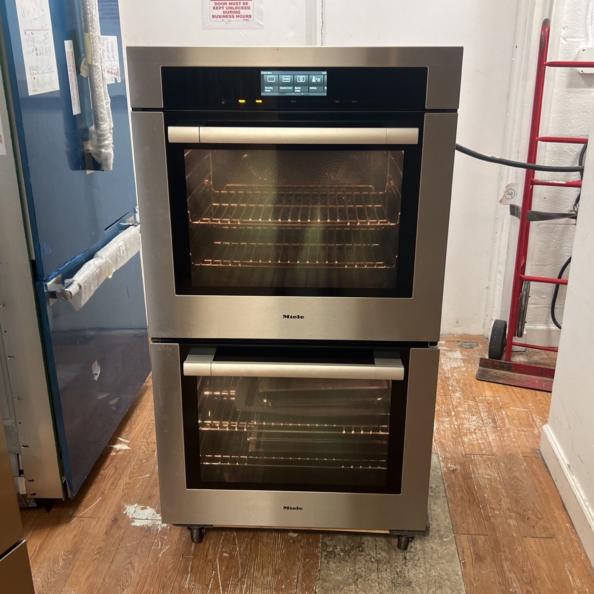 MIELE DOUBLE WALL OVEN 30” MODEL H6780BP2