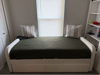 White trundle twin bed with both mattresses