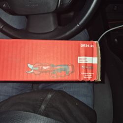 Milwaukee Pruning Shears