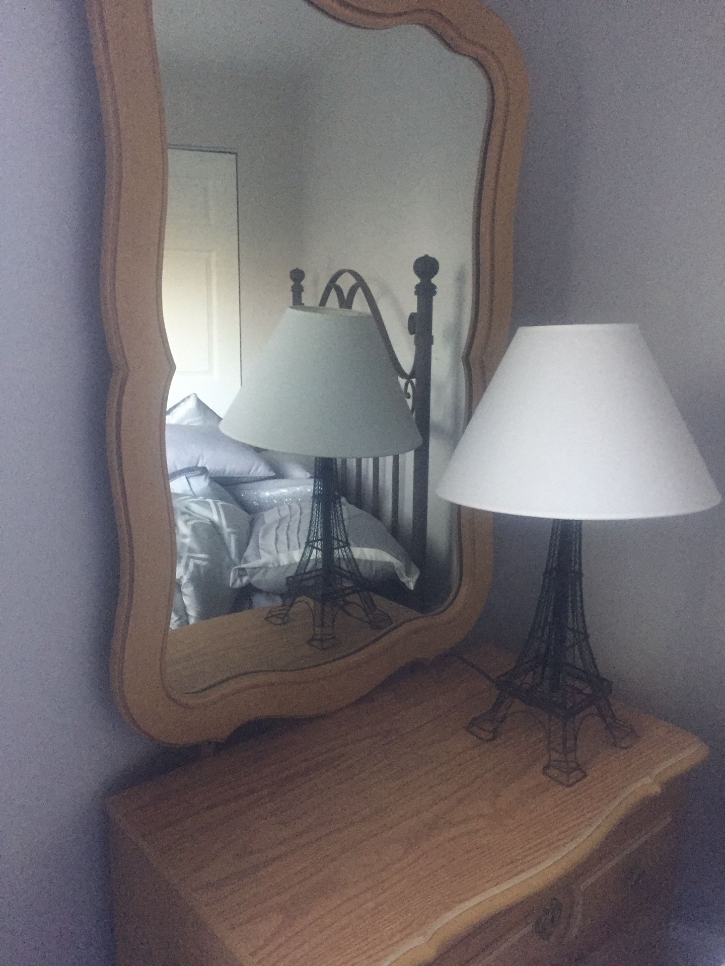 Dresser w/ attachable mirror.