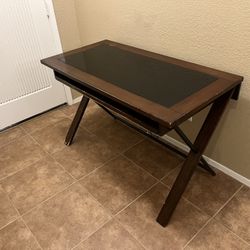 Desk w/keyboard drawer