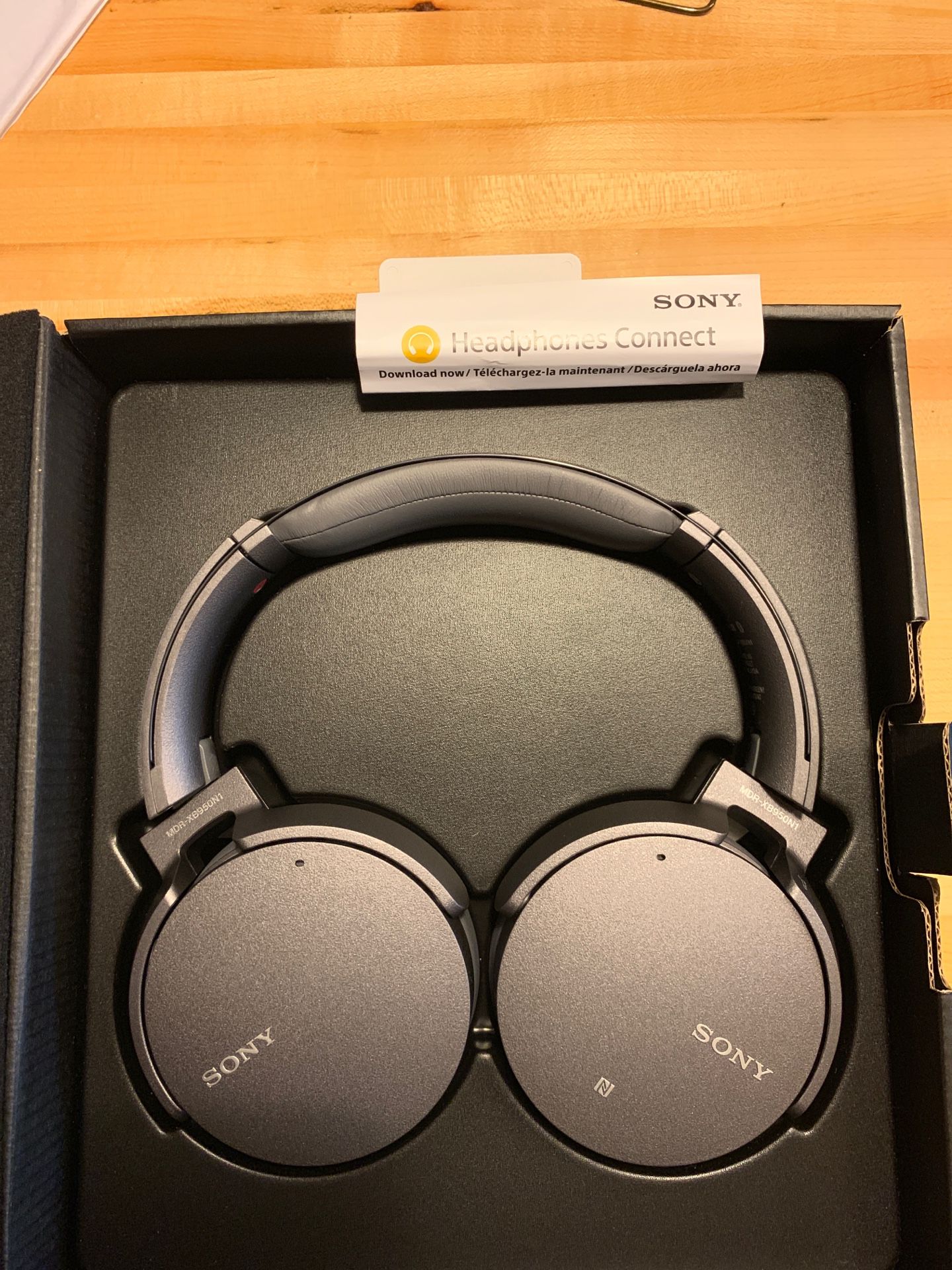 Open box-Sony Wireless/ Noise Cancelling headphones
