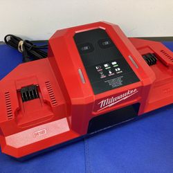 Milwaukee 48-59-1815 M18 Dual Bay Simultaneous Super Charger