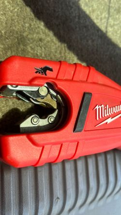 Milwaukee 12v copper tubing cutter kit / no battery