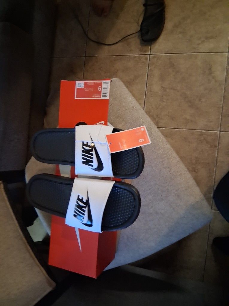 Size 9 Slides For $35