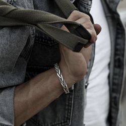 Beautiful iful Twisted Opening Bracelet for men 9mm