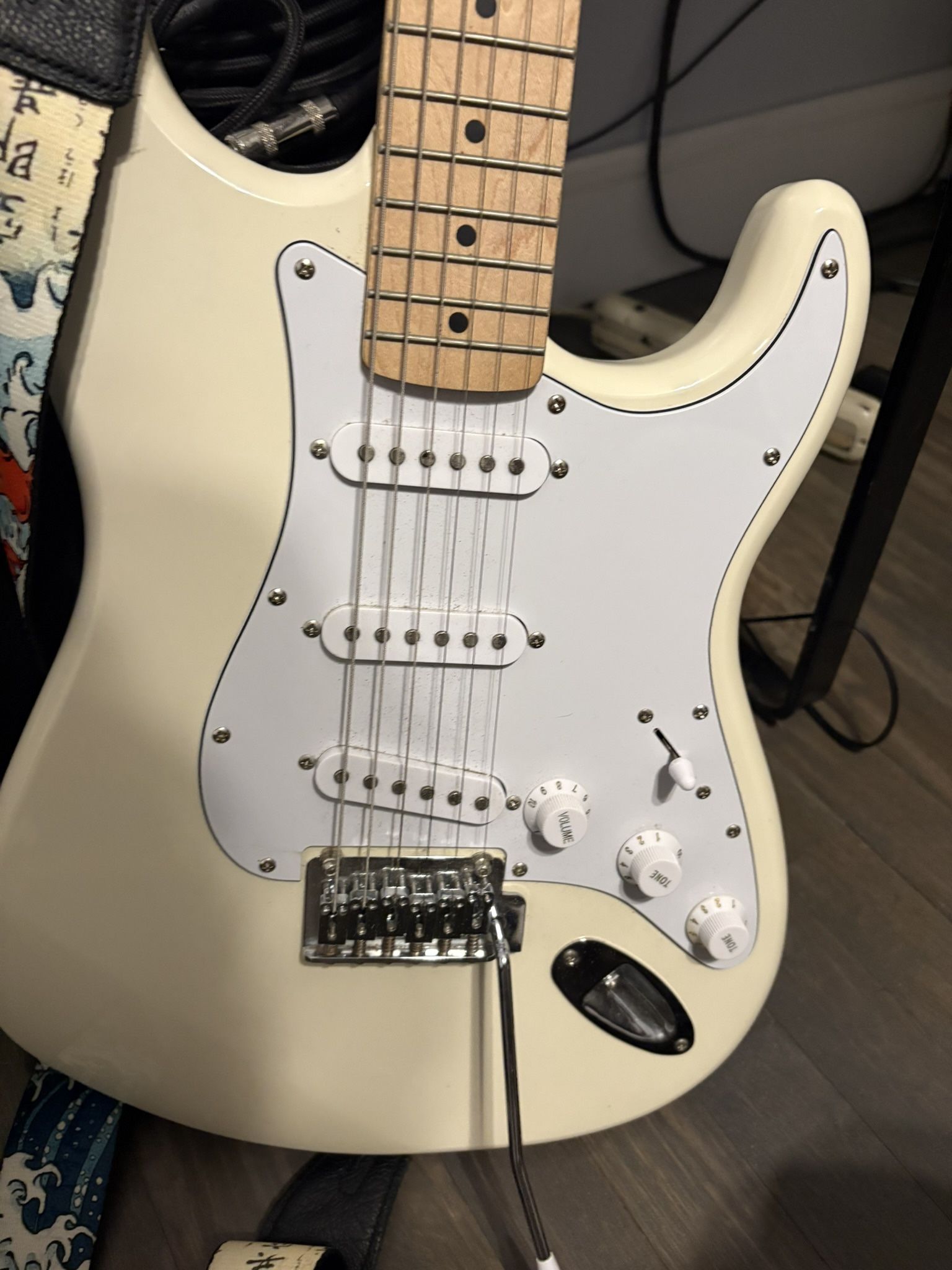 Squire Affinity Strat With Mustang Lt25 Amp