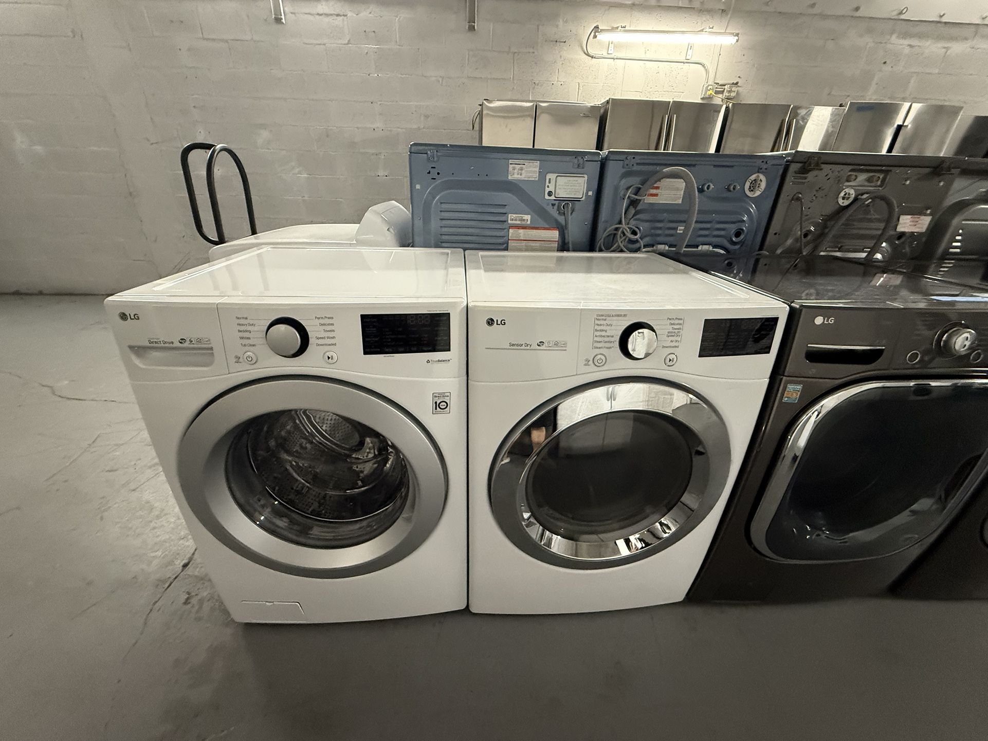 LG Washer And Dryer Set “27 ( Lavadora Y Secadora )
