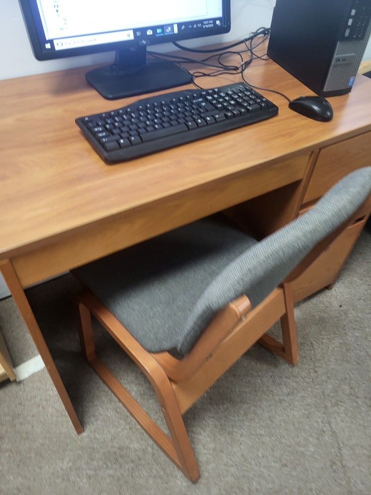 COMPLETE DESK WITH COMPUTER SET-UP (READ EVERYTHING)