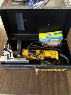 DeWalt Biscuit Joiner w/metal case & #10 biscuits