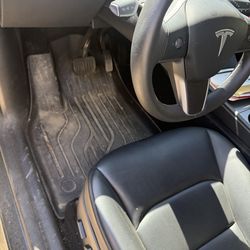 Tesla model Y rubber floor mats. 6pcs.