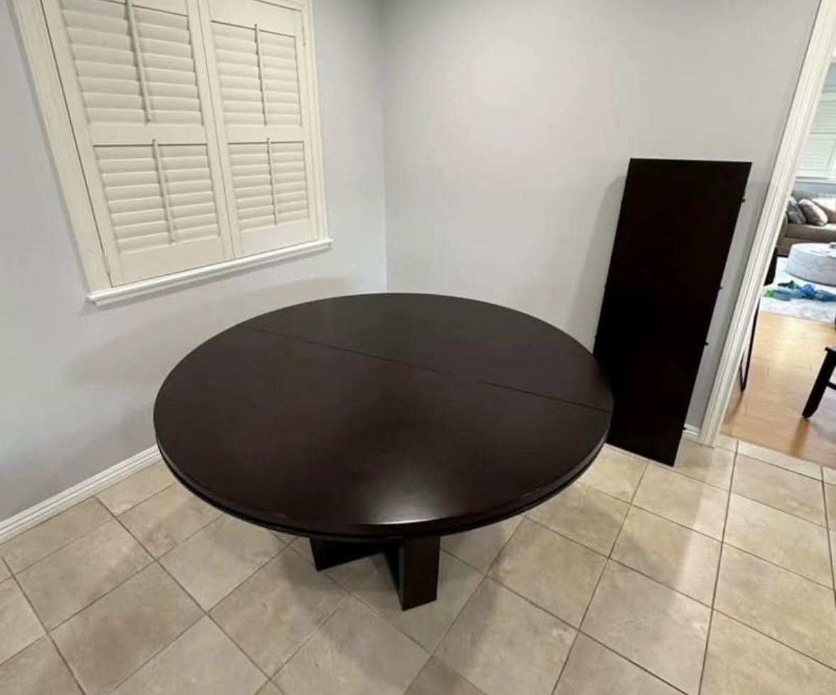Elegant Dark Wood Dining Table Set with 6 Chairs – Extendable!