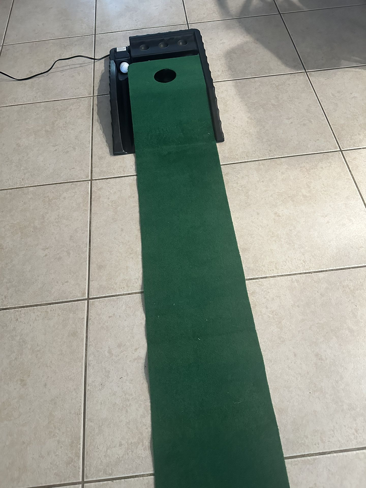 Golf Putting Green With Auto Ball Return 