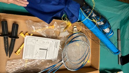 Parasite badminton set 62” net 4 rackets