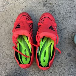 Gender Neutral Cleats. Youth Sizes 4 And 4.5