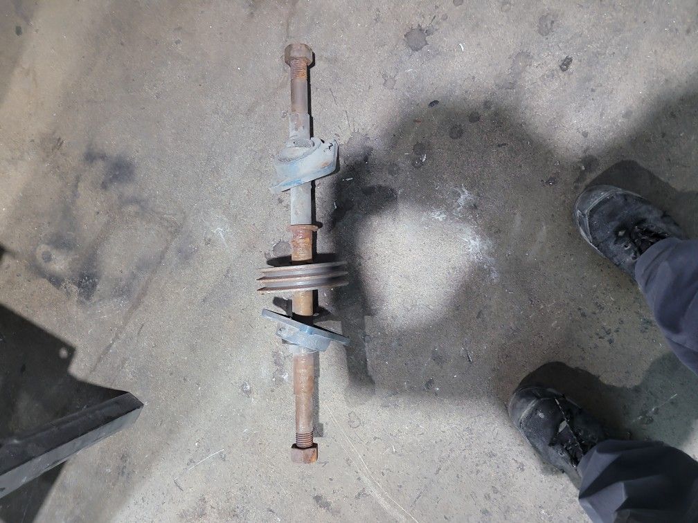 Axle assembly for polishing machine