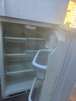 Free fridge Gratis si funcionea curbside pick up