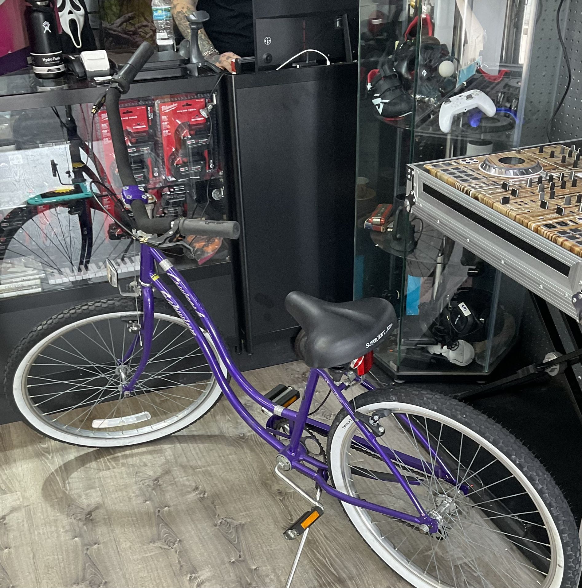 Schwinn Beach Cruiser Purple Ready To Ride. Good Brakes