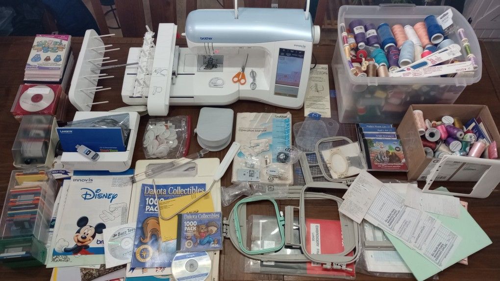 Brother Innovis 2500D Disney Embroidery/Sewing Machine +TONS of EXTRAS