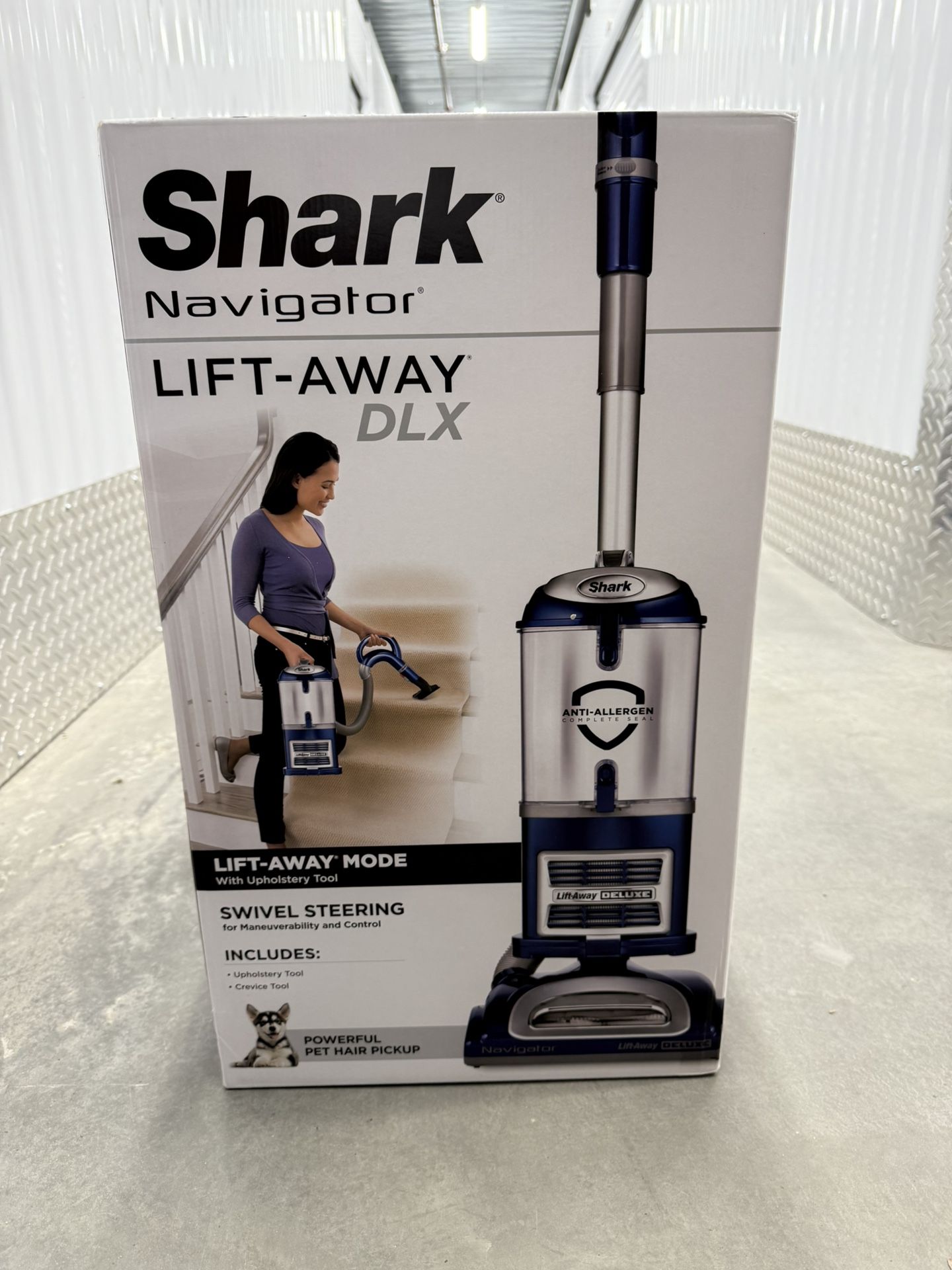 Shark Navigator Lift-Away Deluxe Upright Vacuum