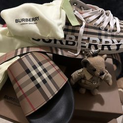 BURBERRY All The Original Papers N Boxes Come With It 