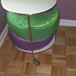 Teens Coffee Table With Removable Coushions 