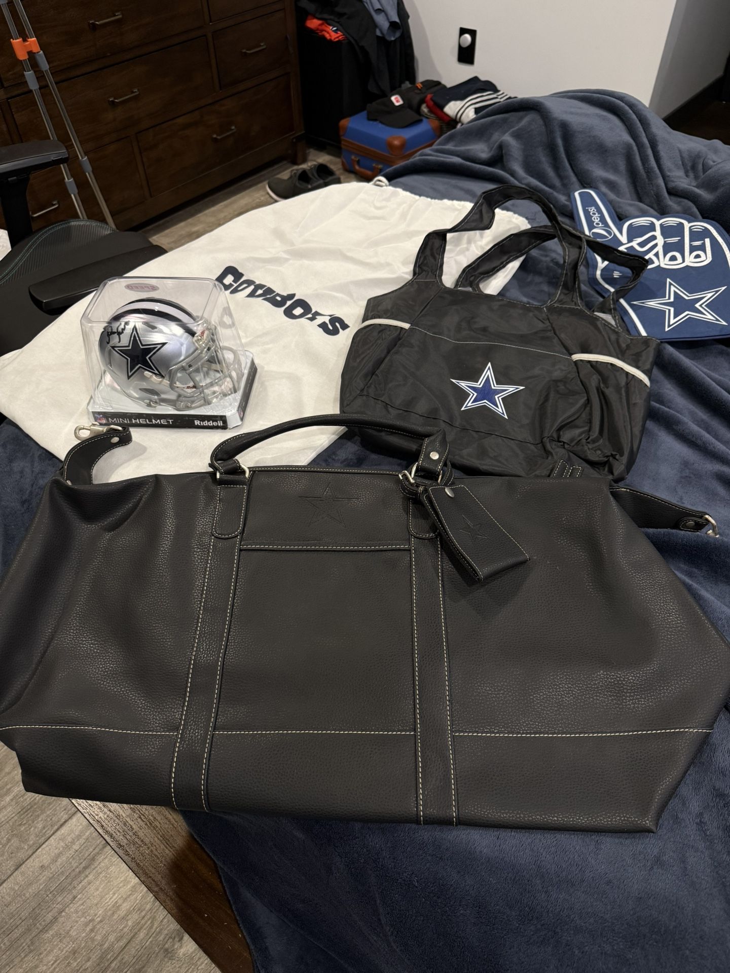 Dallas Cowboys Riddell Sean Lee Signed Helmet Fan Pack Duffle