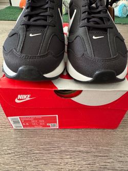 Nike Women's Air Max Dawn Sneakers Size 7