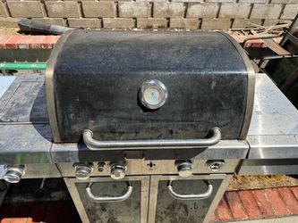 Members Mark grill with five burners and side burner