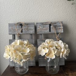 Wall decor w/flowers & mason jars