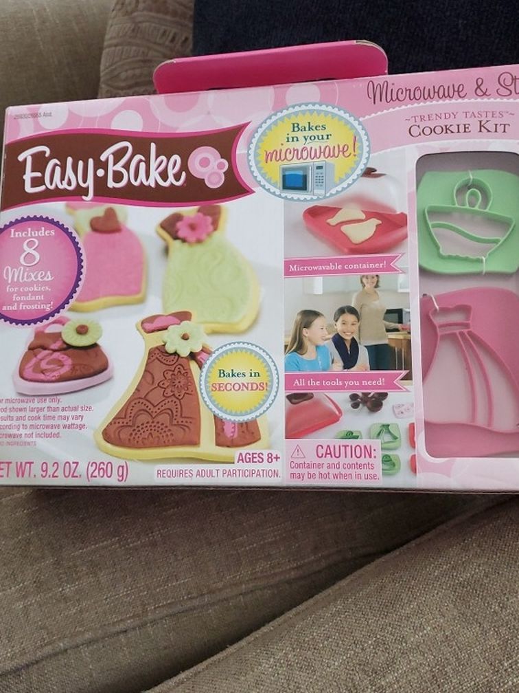 Easy Bake cookie kit
