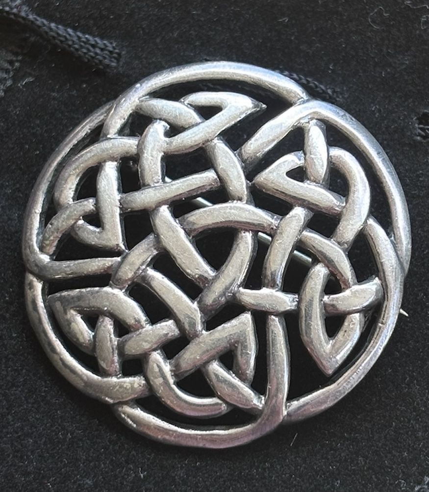 925 Sterling Silver Vintage Brooch Pin Solid Cutout Celtic Knot Design-11.43g