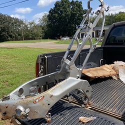 2001 Yamaha YZS 600 Frame 