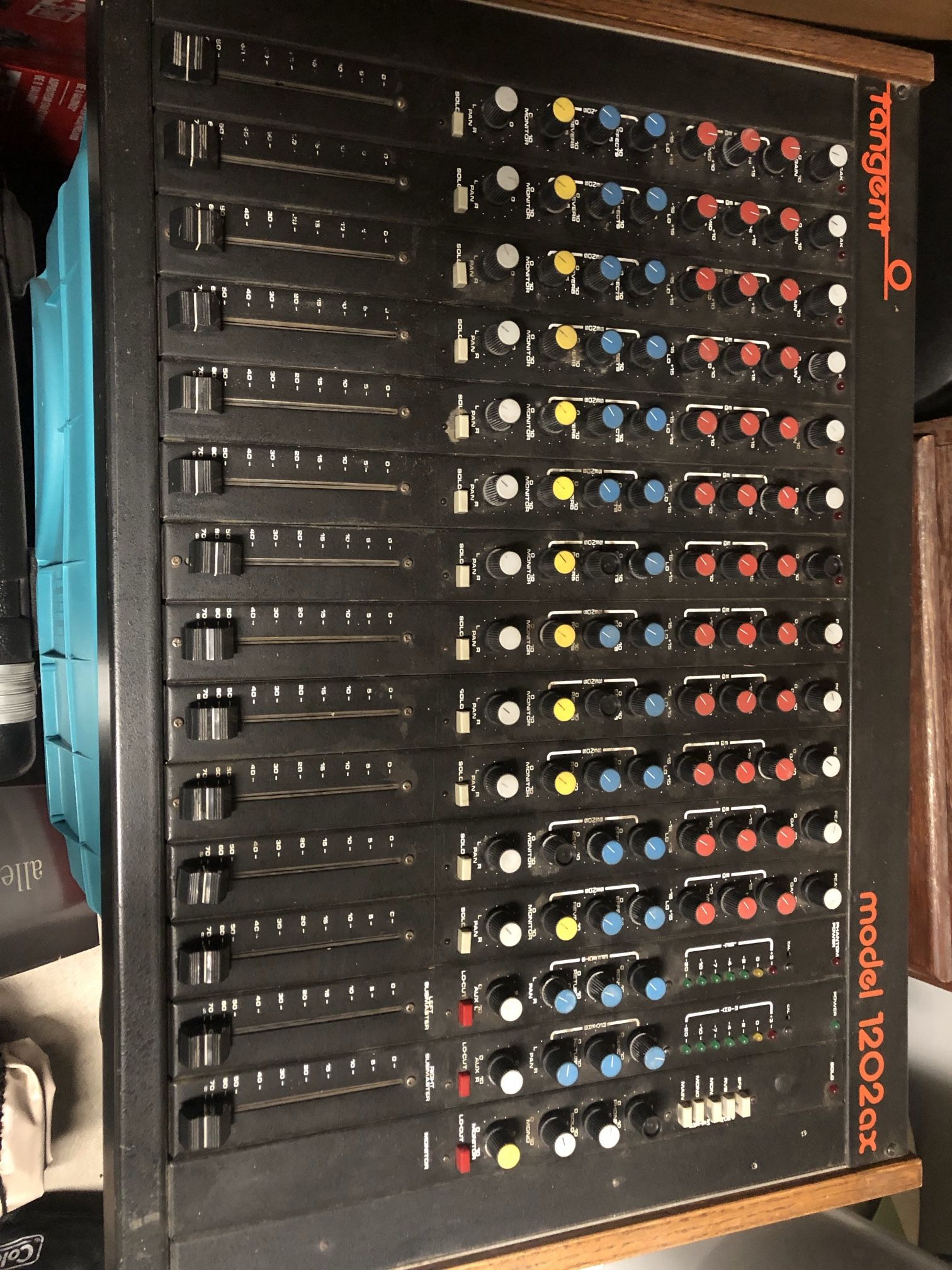 Analog Sound Board (Audio Console)