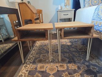 2 nightstands