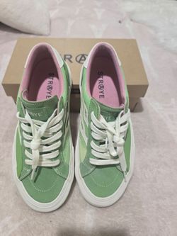 Like new LOGAN Straye Sneakers LIME GREEN FLAME Men's Size 7.5 Women's Size 9 ( reseda ca)
