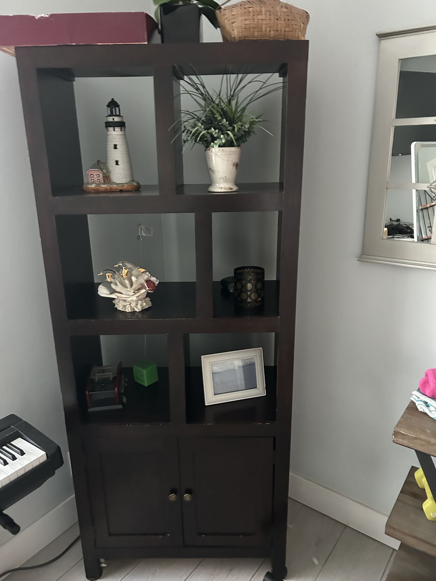 Decorative shelf
