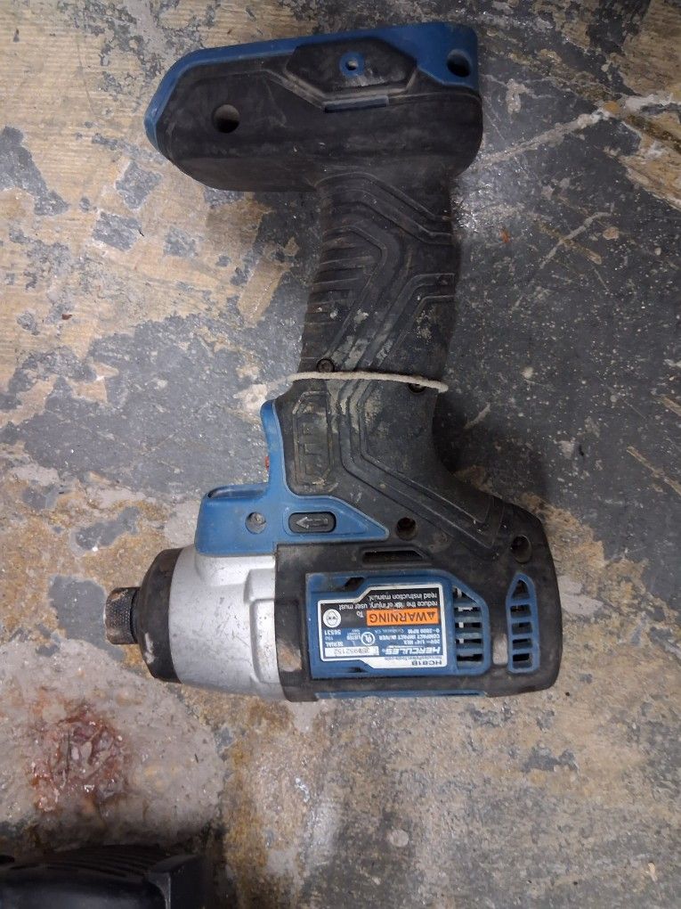 RYOBI CIRCLE SAW CORD AN A HERCULES GUN