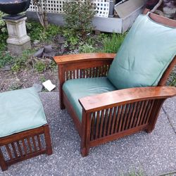 Craftsman Style Morris Chair Recliner With Green Leather Cushions In Good Condition