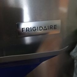 Frigidaire Stainless Steel Refrigerator 9 Cubits
